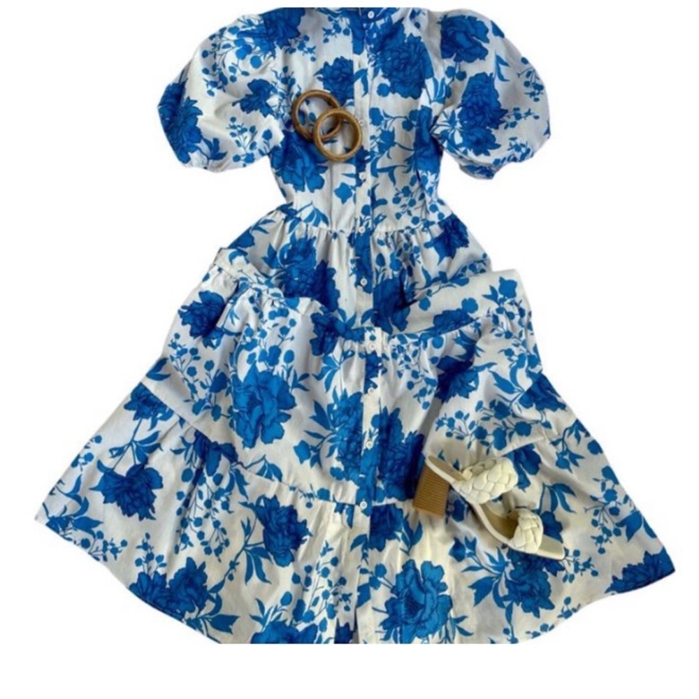 Perfect on-trend blue and white peony dress in poplin. Work to Night Out. NWOT!